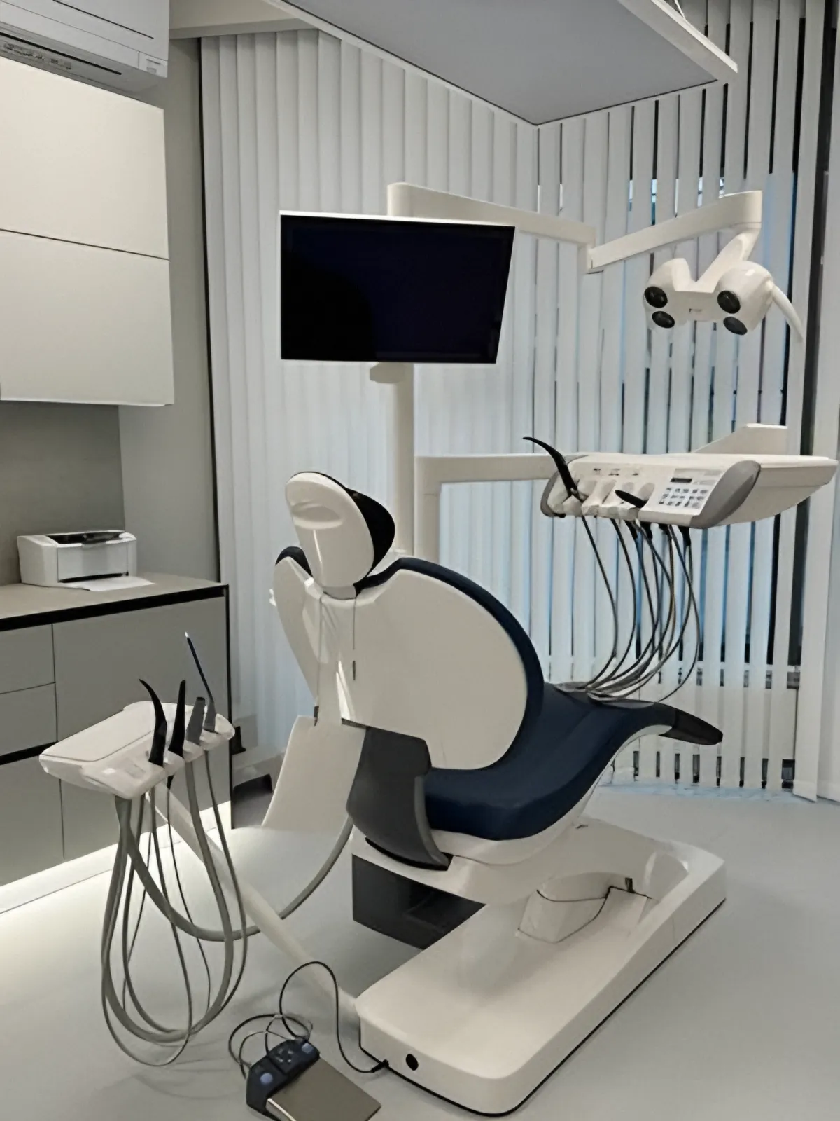 Стоматологічна установка в кабінеті Smile